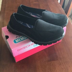 Women’s sketchers flex memory foam shoes